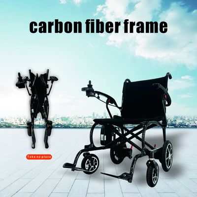 Chaise roulante électrique en fibre de carbone pliable légère de 13 kg avec roues en alliage de magnésium