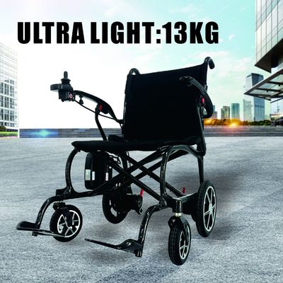 Chaise roulante électrique en fibre de carbone pliable légère de 13 kg avec roues en alliage de magnésium