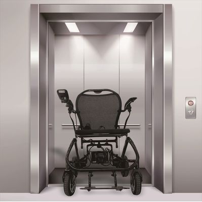 Chaise roulante électrique entièrement automatique pratique avec conception légère et vitesse de 6 km/h