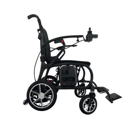 Chaise roulante électrique légère de 13 kg avec une capacité de poids de 300 lb et une batterie au lithium