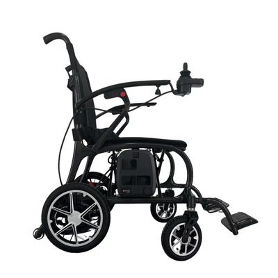 Chaise roulante pliable en fibre de carbone pour un transport facile et un moteur puissant