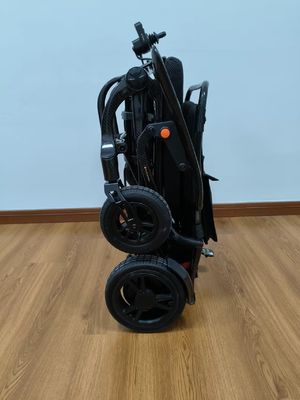 Chaise roulante électrique portable en fibre de carbone