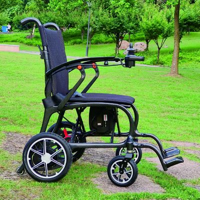 11.5 kg de poids léger siège élargi en fibre de carbone fauteuil roulant avec frein électromagnétique